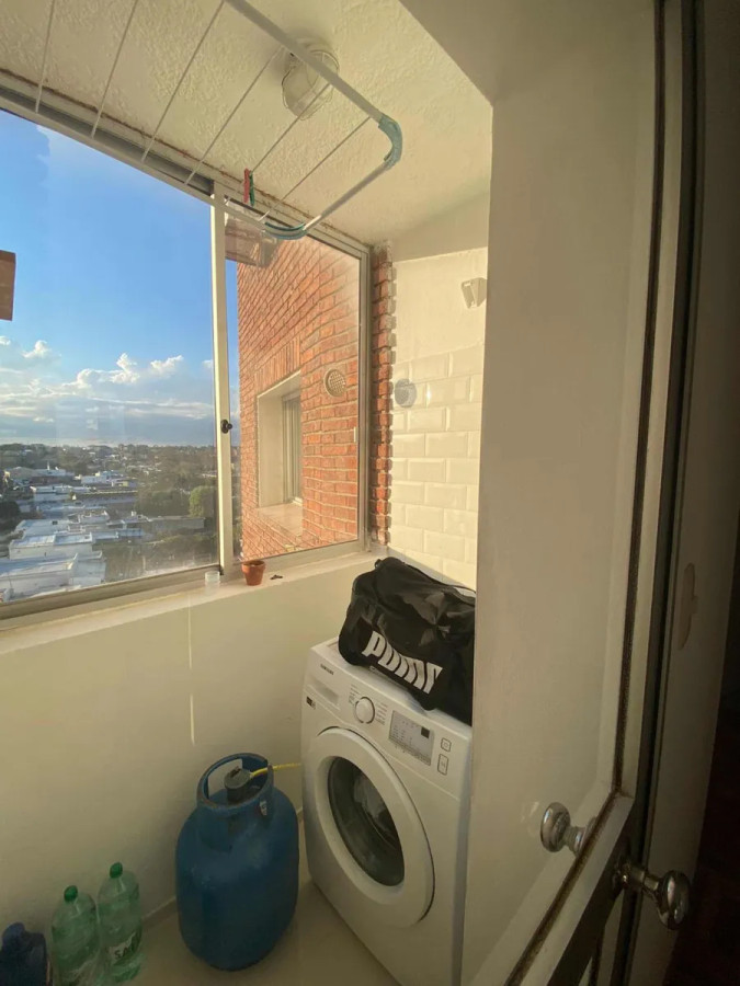 Apartamento ID.5124 - Alquiler Apartamento 2 Dormitorios Malvin con balcon 