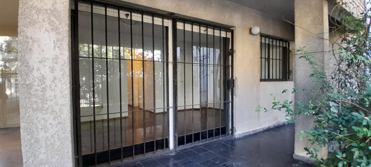 Apartamento ID.5476 - Alquiler Apartamento 1 Dormitorio Parque Rodo con patio