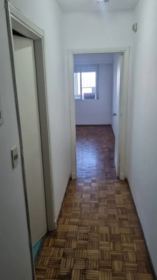 Apartamento ID.5173 - Alquiler Apartamento 2 Dormitorios Ciudad Vieja con balcon 