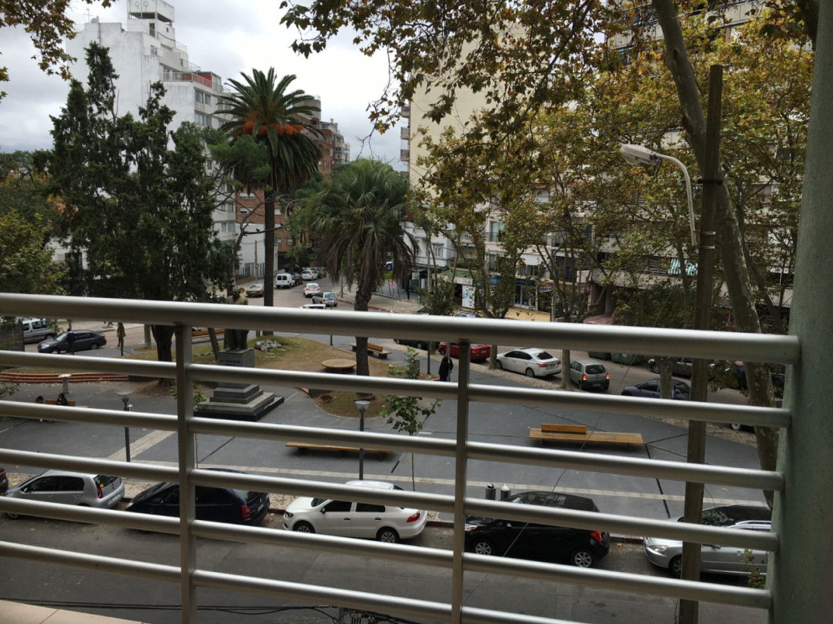 Apartamento ID.5856 - Alquiler Apartamento 1 Dormitorio Pocitos con balcon