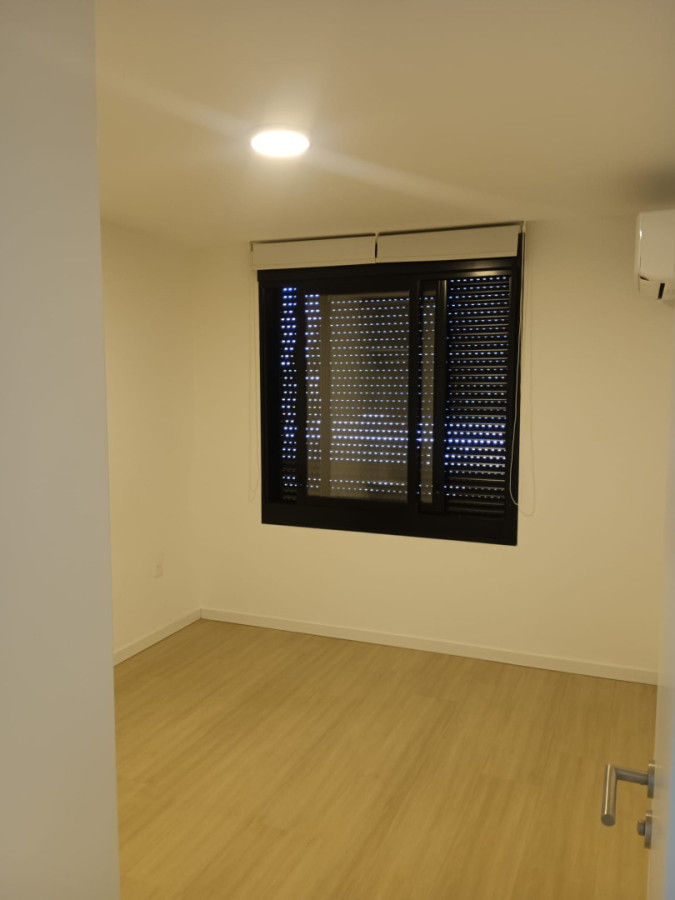 Apartamento ID.6025 - Alquiler Apartamento 1 Dormitorio Malvin con balcon y garaje