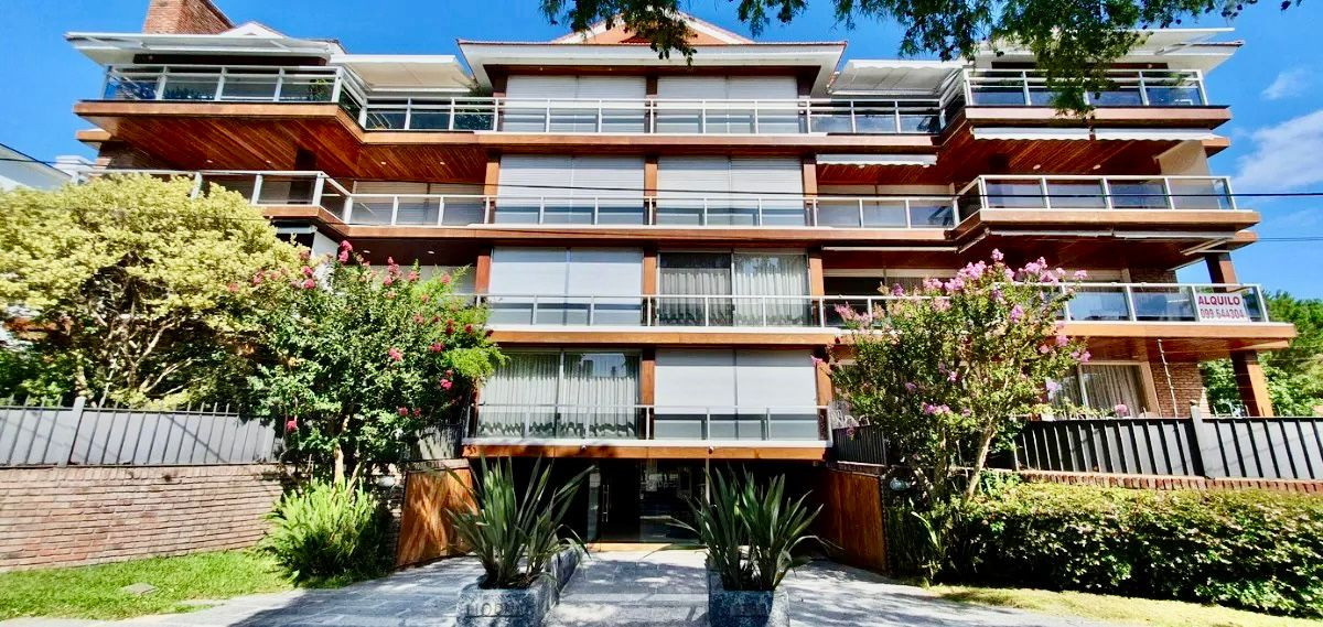 Apartamento ID.3930 - Alquiler Apartamento 3 Dormitorios Carrasco con Terraza