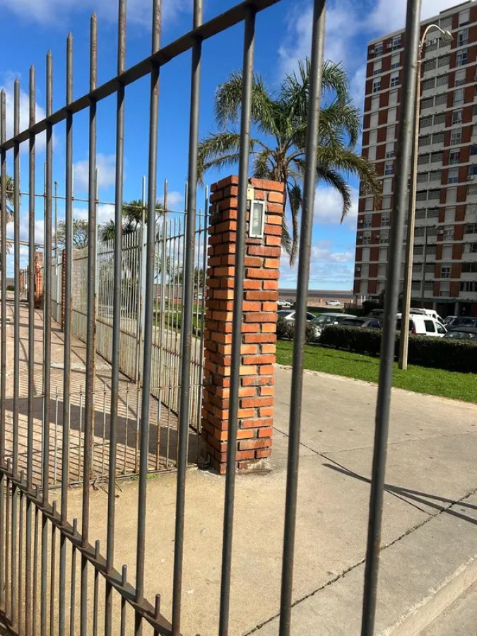 Apartamento ID.6797 - Alquiler Apartamento 3 Dormitorios Barrio Sur con balcon 