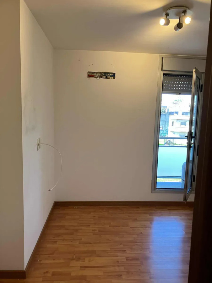 Apartamento ID.4789 - Alquiler Apartamento 2 Dormitorios Centro con balcón y garaje
