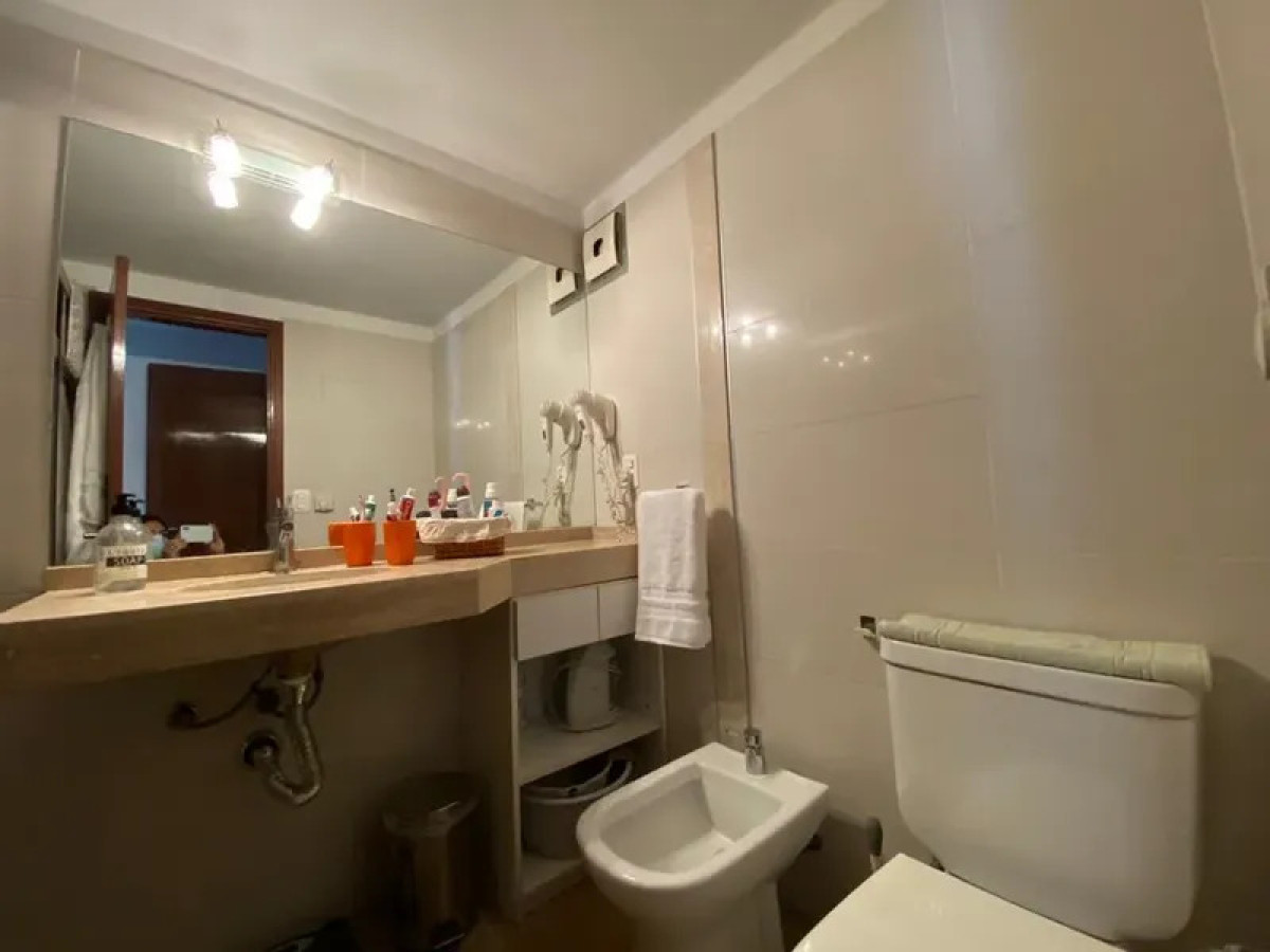 Apartamento ID.6805 - Venta Apartamento 2 Dormitorios Punta Carretas balcon y cochera