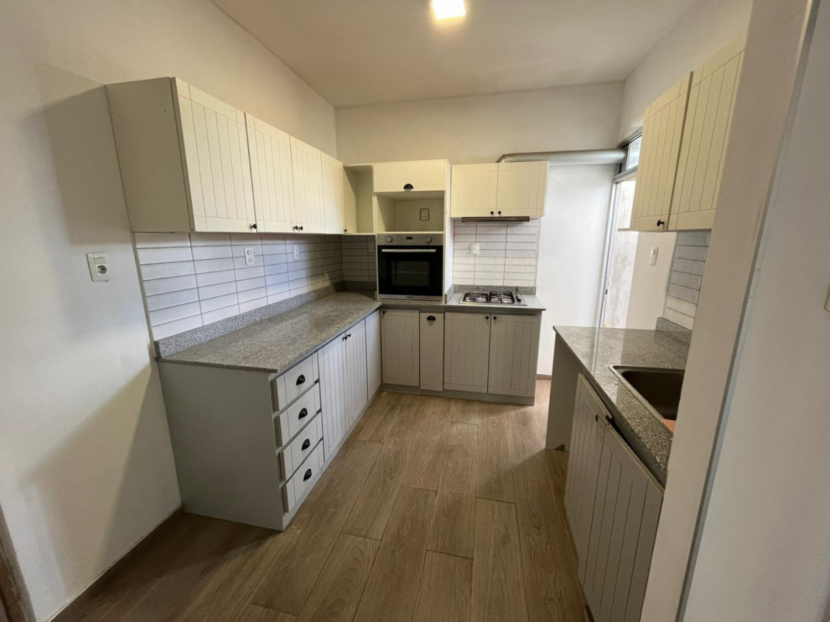 Apartamento ID.5751 - Alquiler o Venta Apartamento 4 Dormitorios Cordon con Balcon