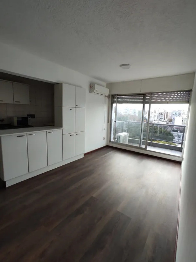 Apartamento ID.6692 - Alquiler Apartamento 1 Dormitorio Parque Rodo con balcon 