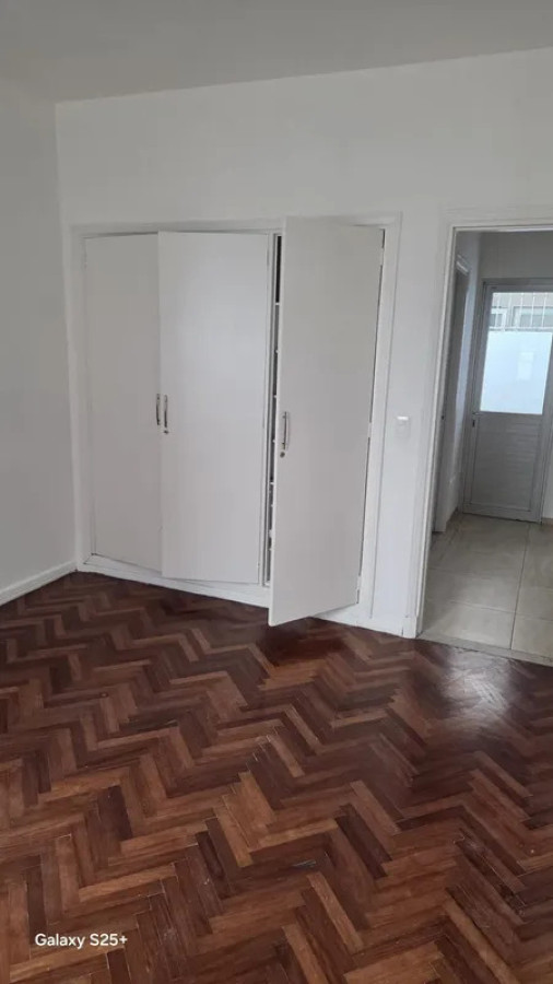 Apartamento ID.6827 - Alquiler Apartamento 1 Dormitorio La Comercial con patio 