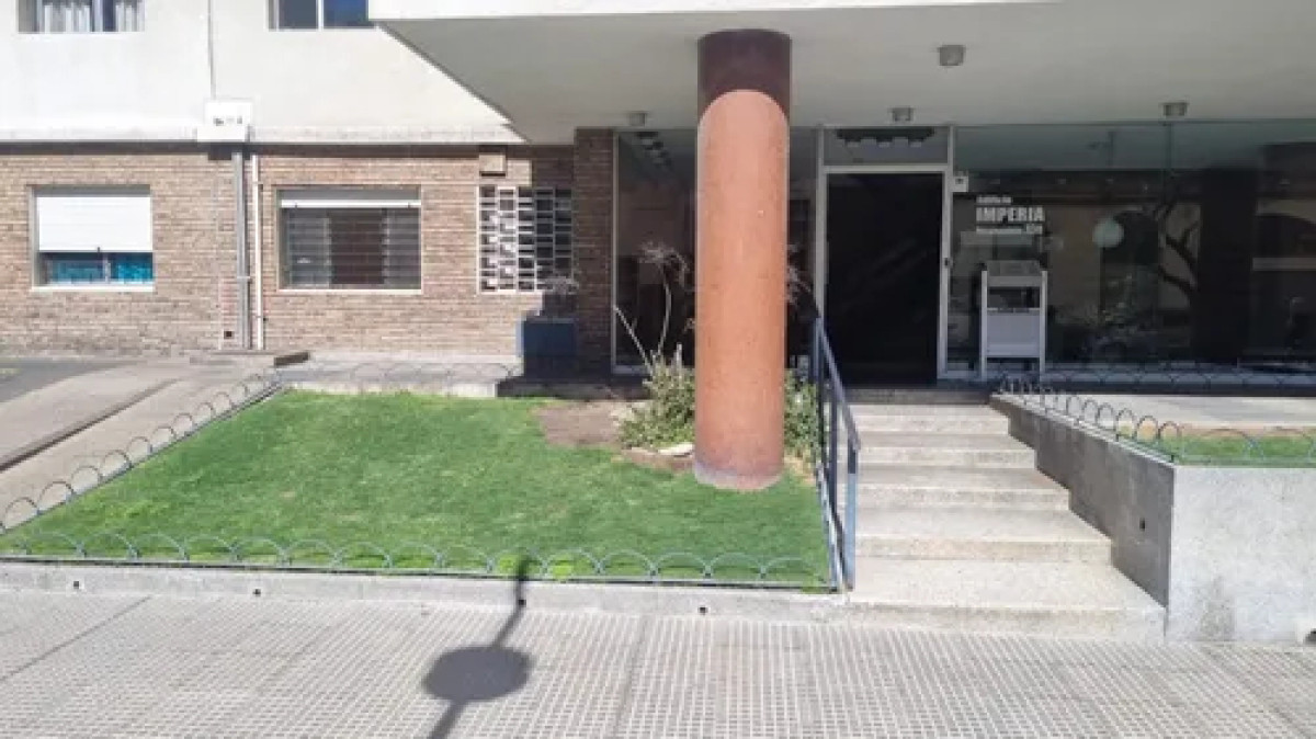 Apartamento ID.5173 - Alquiler Apartamento 2 Dormitorios Ciudad Vieja con balcon 