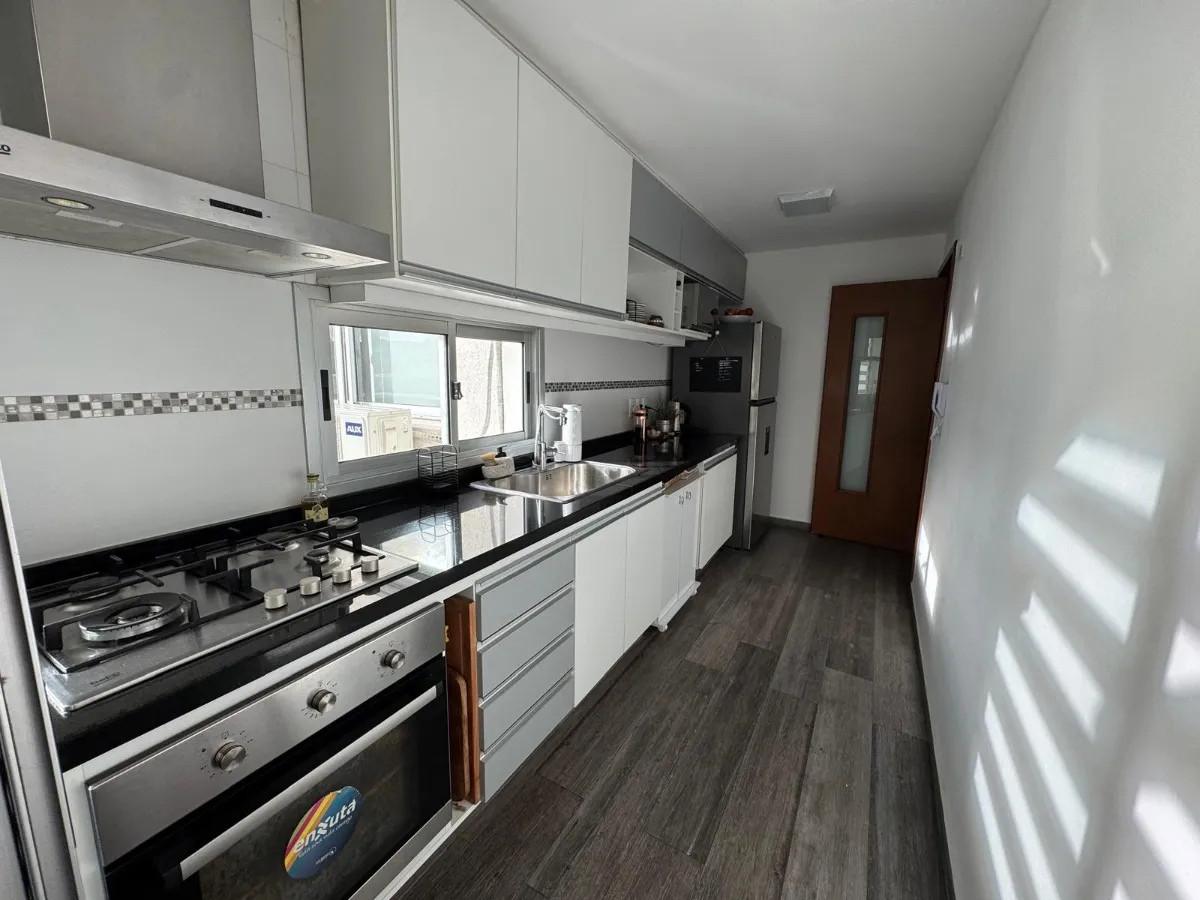 Apartamento ID.4756 - Alquiler Apartamento 2 Dormitorios Malvin con balcón 