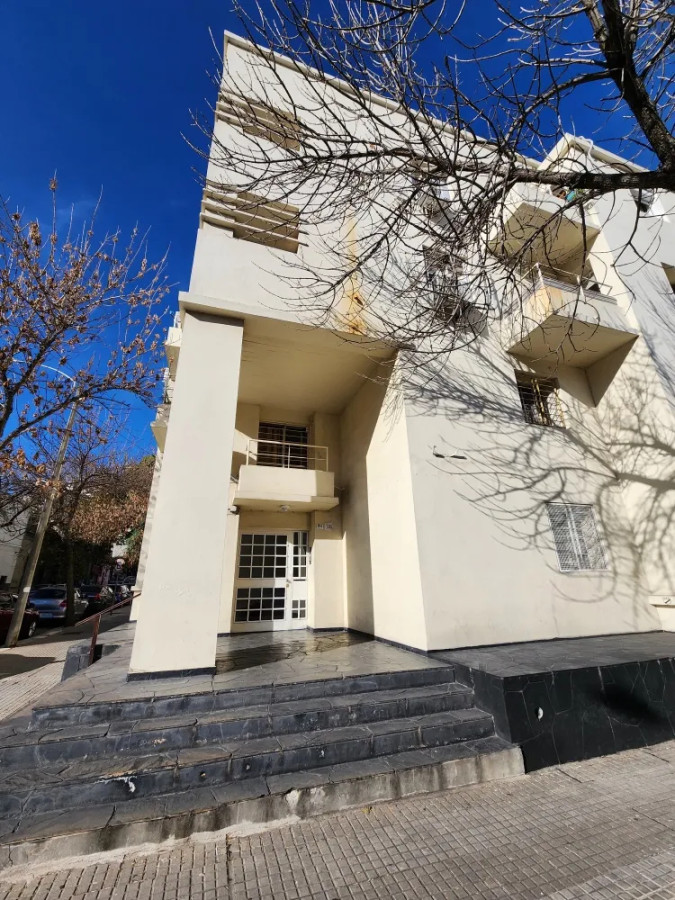 Apartamento ID.4834 - Venta Apartamento 1 Dormitorio Aguada con balcón y cochera 
