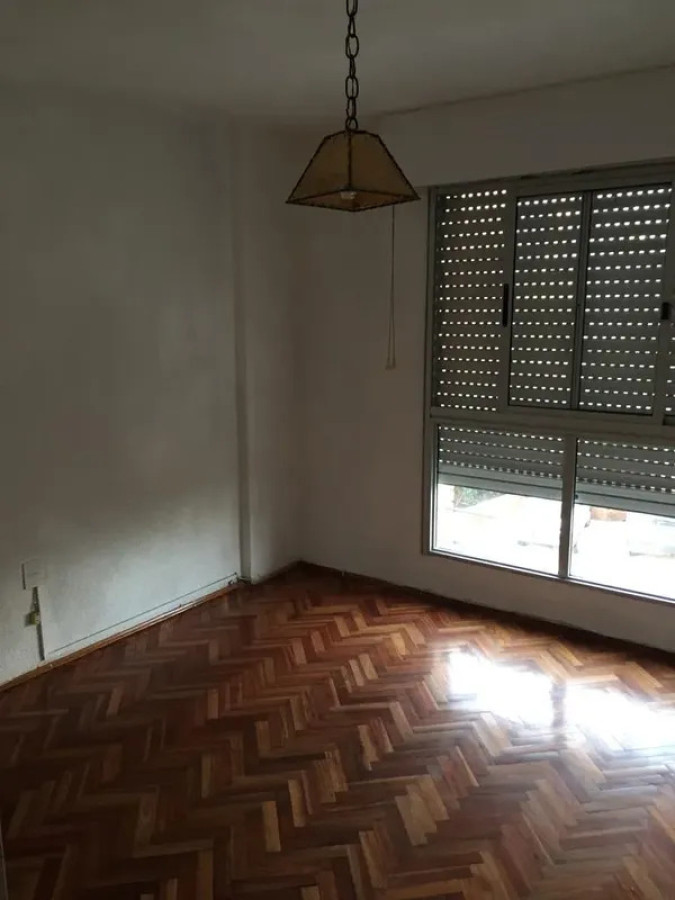 Apartamento ID.6797 - Alquiler Apartamento 3 Dormitorios Barrio Sur con balcon 
