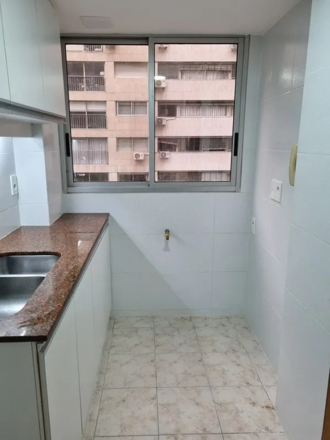 Apartamento ID.6813 - Alquiler Apartamento 1 Dormitorio Pocitos con balcon y garaje