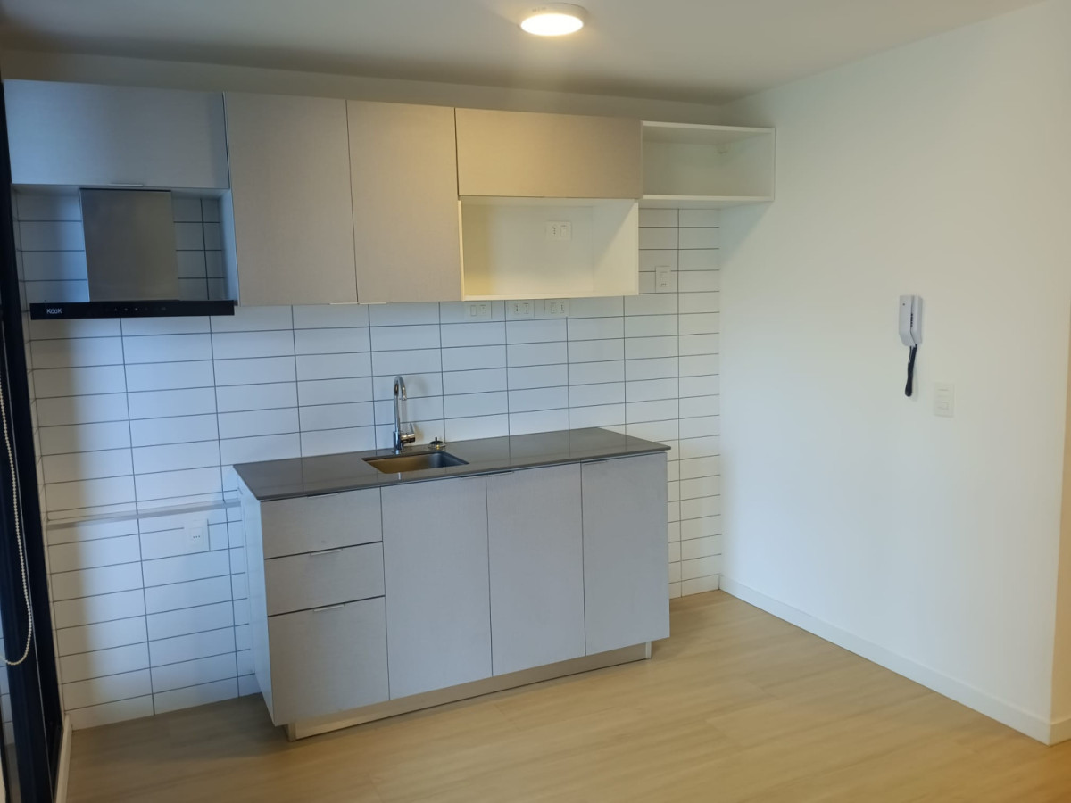 Apartamento ID.6025 - Alquiler Apartamento 1 Dormitorio Malvin con balcon y garaje