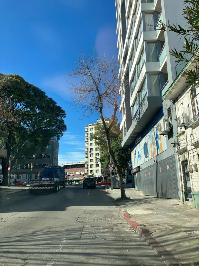 Apartamento ID.4789 - Alquiler Apartamento 2 Dormitorios Centro con balcón y garaje