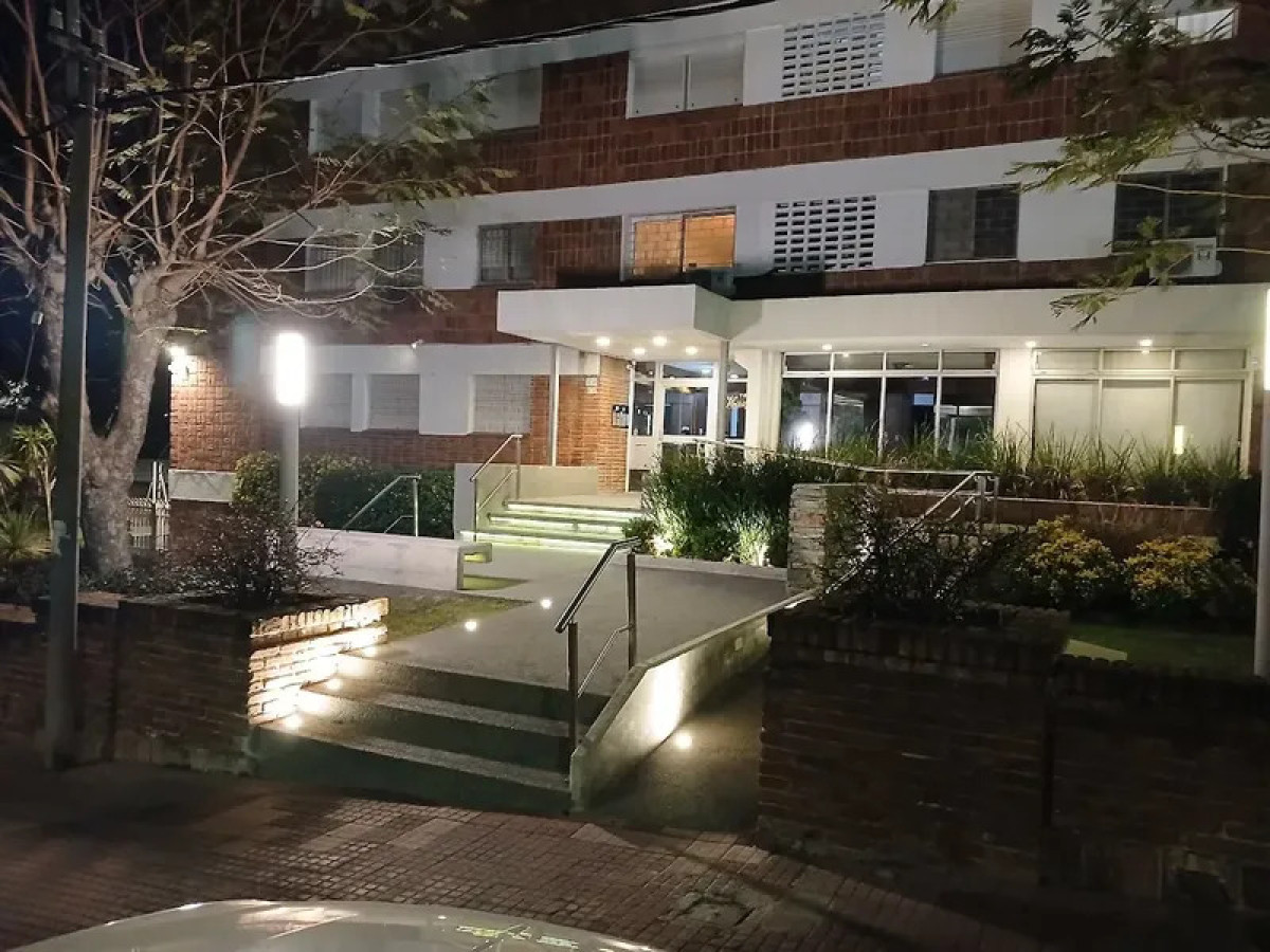 Apartamento ID.6917 - Venta Apartamento 4 Dormitorios Malvin con balcon 