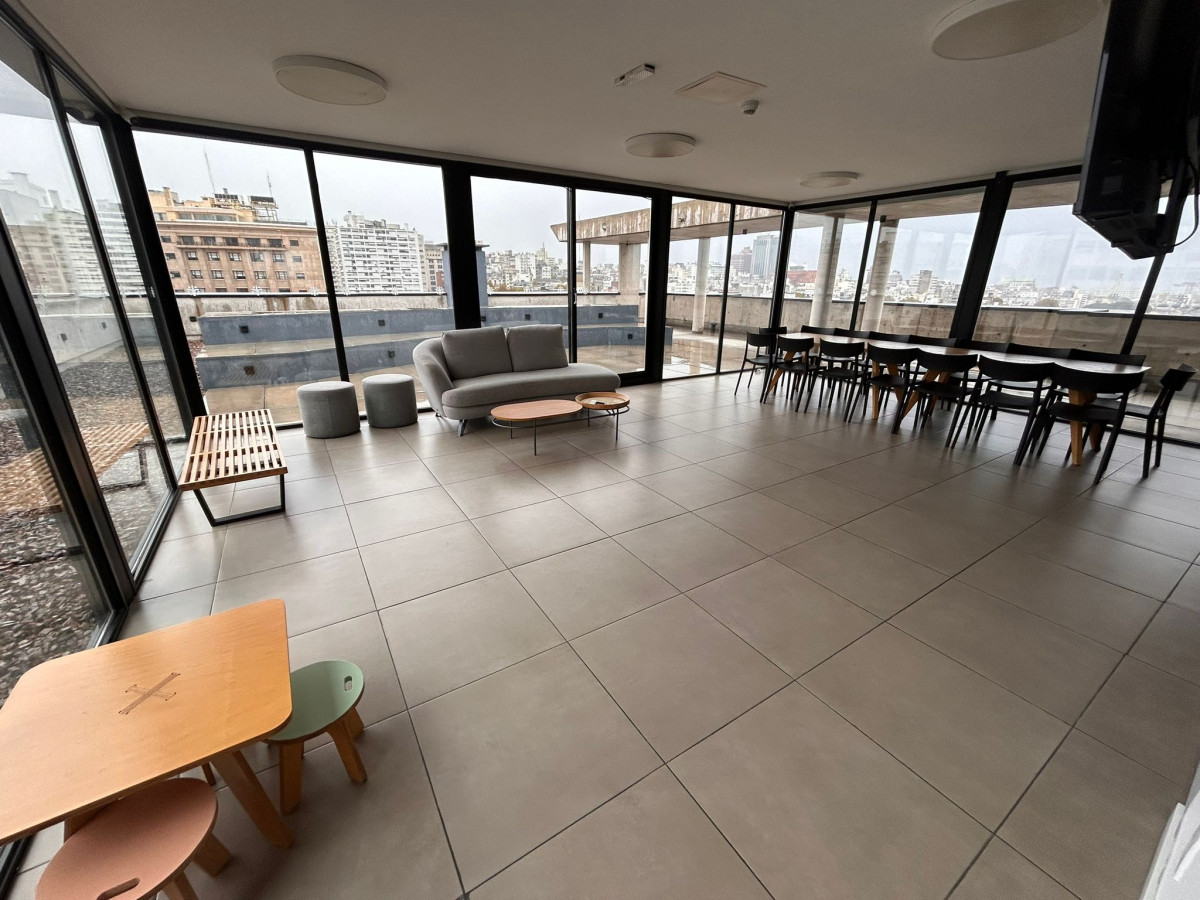 Apartamento ID.4699 - Alquiler Apartamento 2 Dormitorios Centro con Balcón