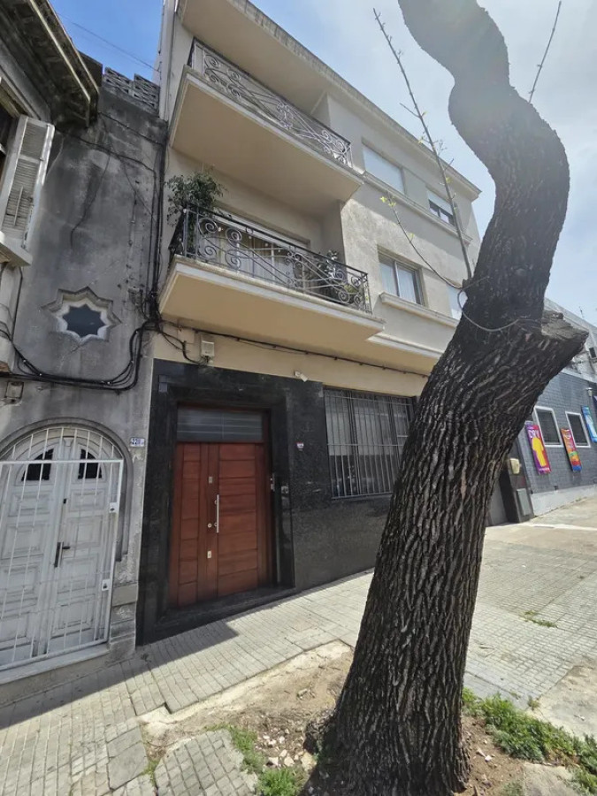 Apartamento ID.6827 - Alquiler Apartamento 1 Dormitorio La Comercial con patio 