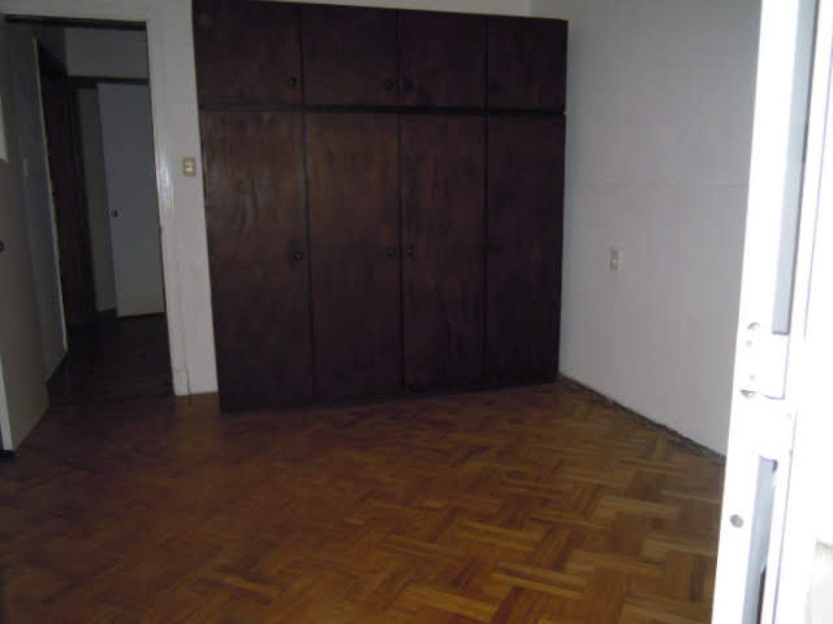 Apartamento ID.6470 - Venta con Renta Apartamento 2 Dormitorios Cordón con balcon