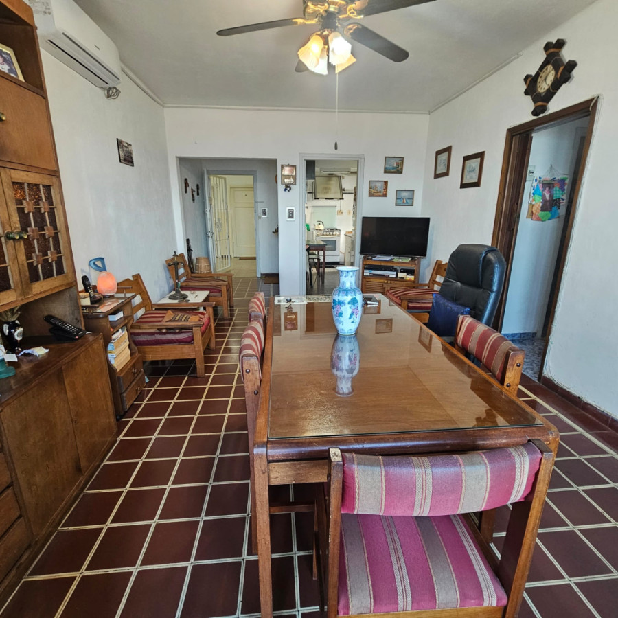 Apartamento ID.5538 - Venta Apartamento 2 Dormitorios Ciudad Vieja con balcon
