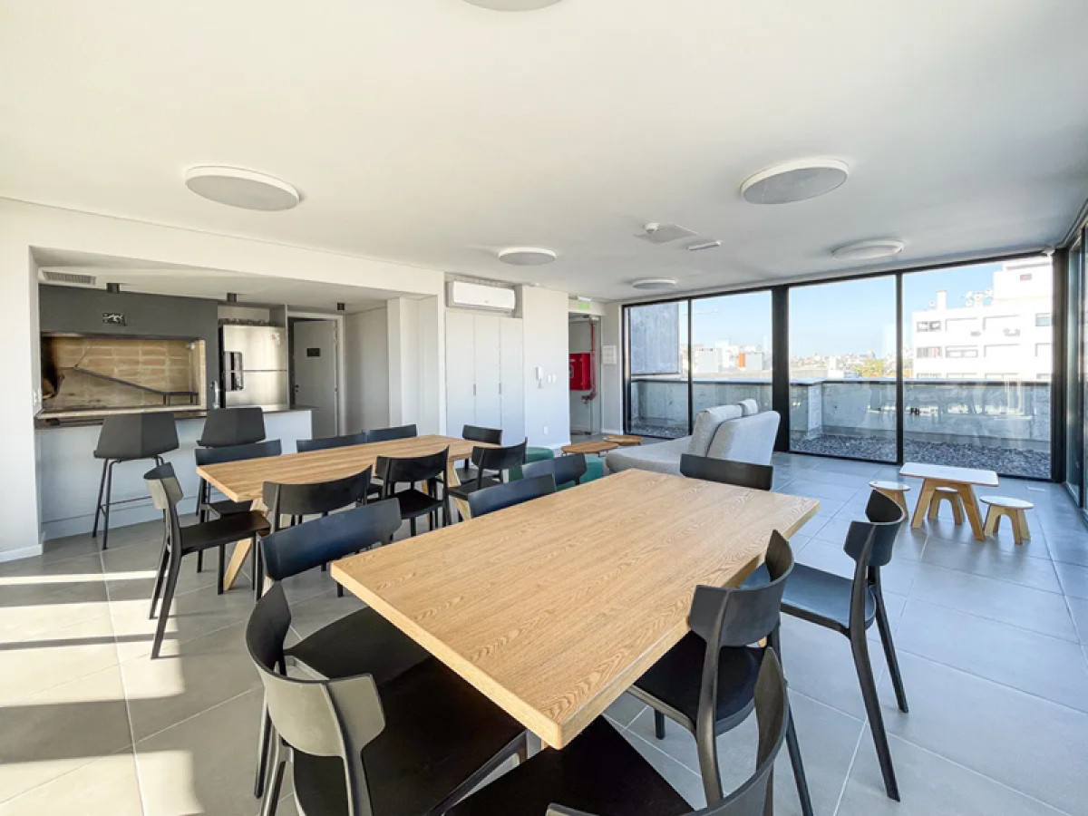 Apartamento ID.4699 - Alquiler Apartamento 2 Dormitorios Centro con Balcón