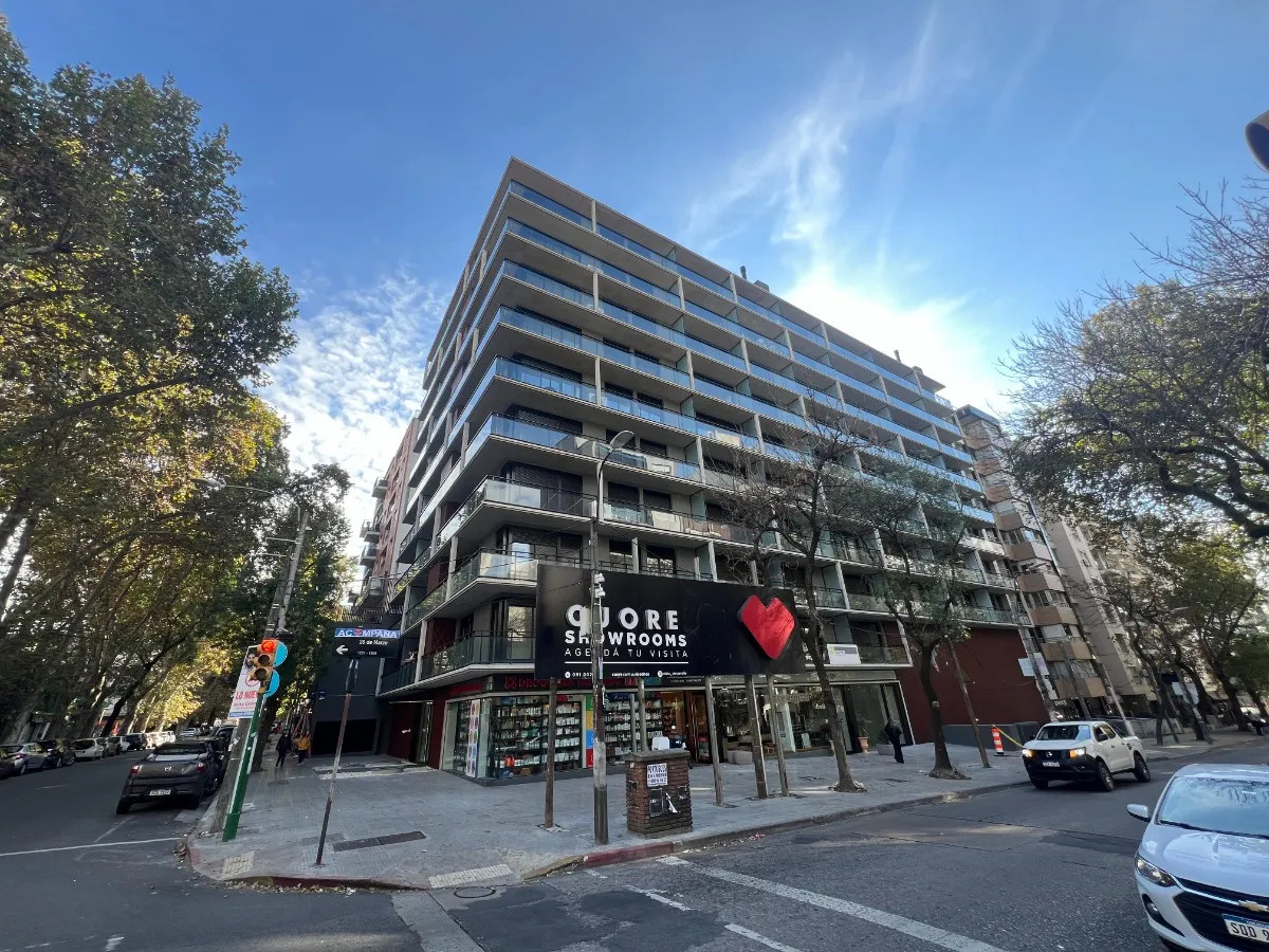 Apartamento ID.4701 - Alquiler Apartamento 1 Dormitorio Pocitos con balcón y garaje