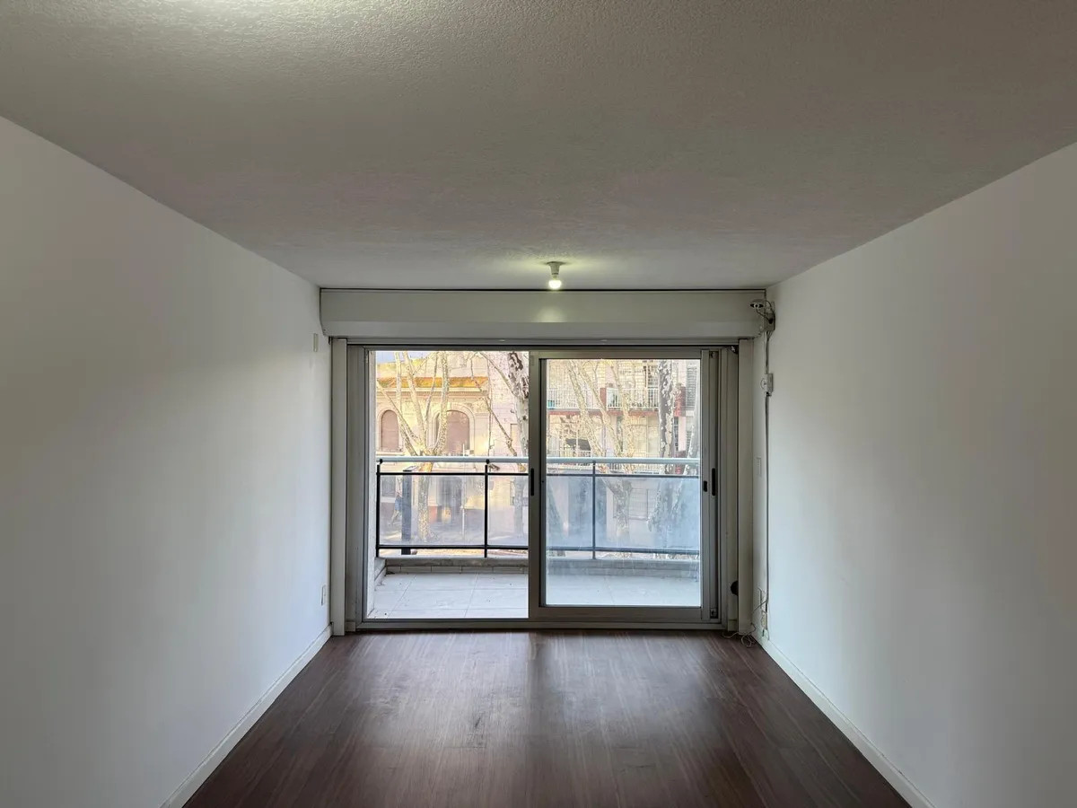 Apartamento ID.5067 - Alquiler Apartamento Monoambiente Parque Rodo con balcon