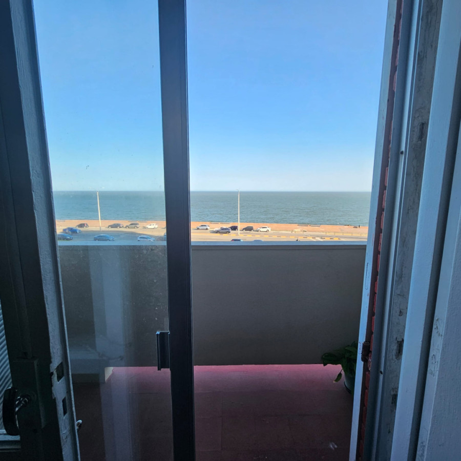 Apartamento ID.5538 - Venta Apartamento 2 Dormitorios Ciudad Vieja con balcon