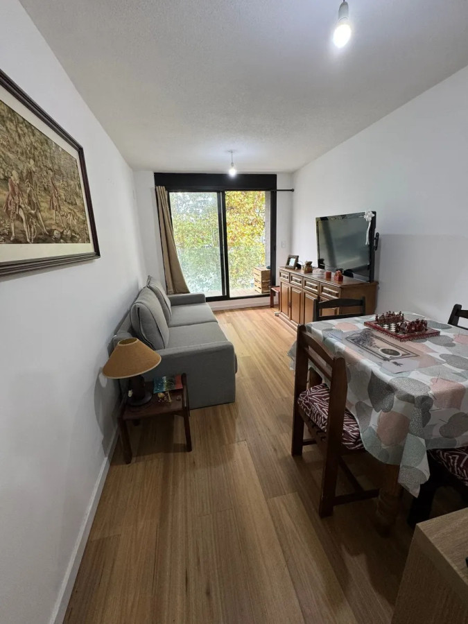 Apartamento ID.4700 - Alquiler Apartamento 2 Dormitorios Centro con cochera  