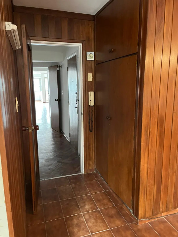 Apartamento ID.4986 - Alquiler Apartamento 4 Dormitorios Pocitos con balcon