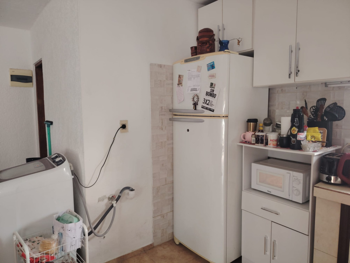Apartamento ID.5855 - Venta con Renta Apartamento 2 Dormitorios Cerrito con patio