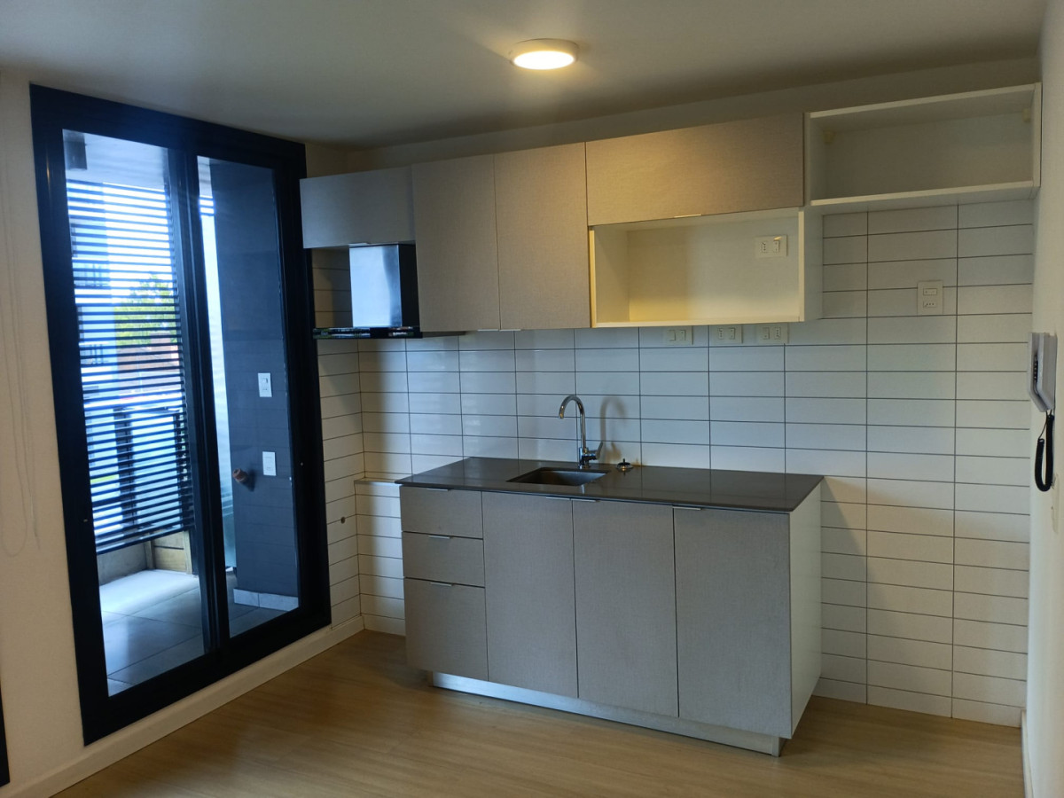 Apartamento ID.6025 - Alquiler Apartamento 1 Dormitorio Malvin con balcon y garaje