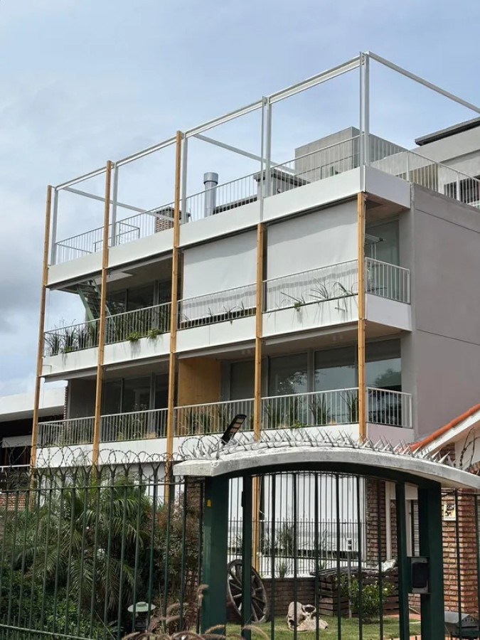 Apartamento ID.5890 - Alquiler Apartamento 1 Dormitorio Malvin con patio y cochera