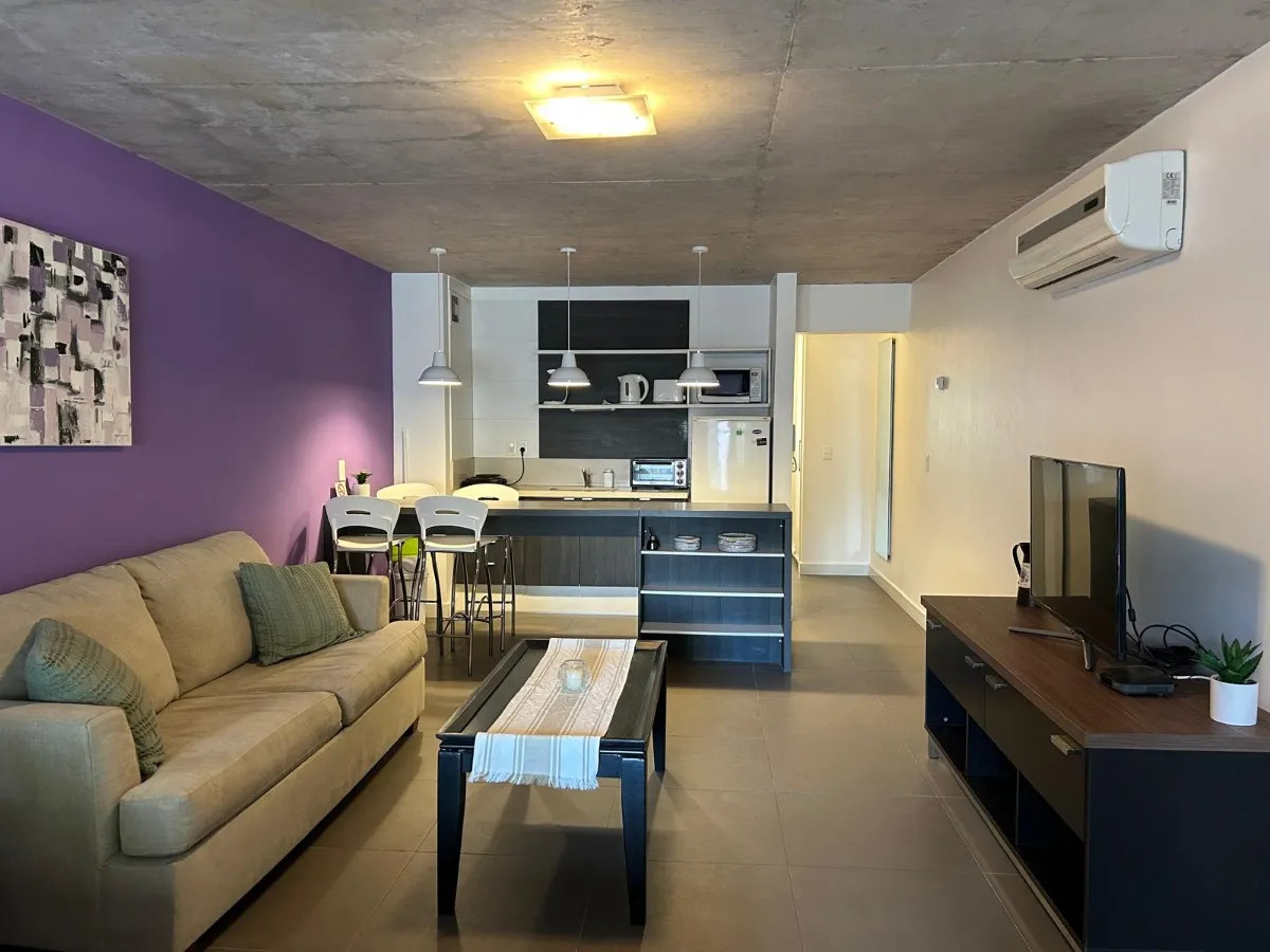 Apartamento ID.4721 - Alquiler Monoambiente Amoblado Pocitos con balcón