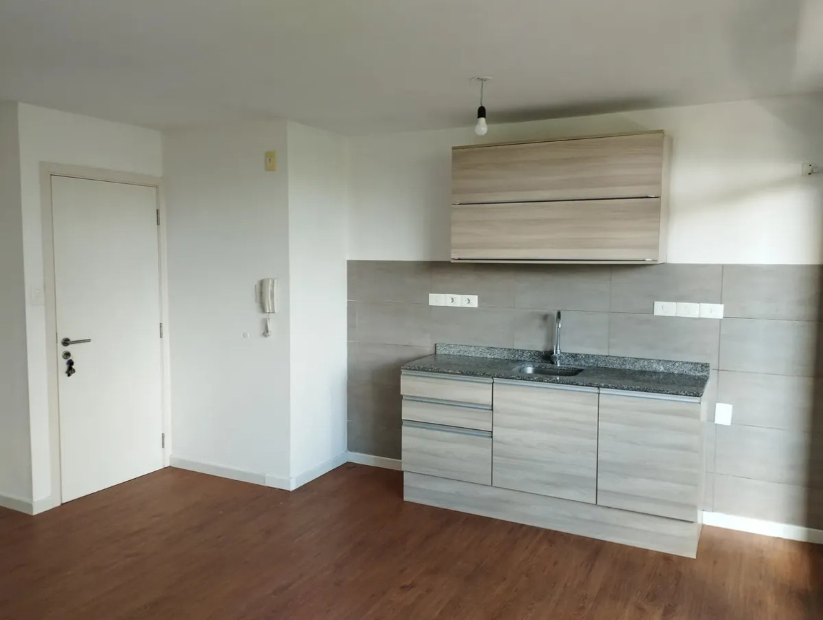 Apartamento ID.6262 - Alquiler Apartamento 1 Dormitorio Brazo Oriental con balconBarrio, Calle , Esquina Superficie Total: m2 Superficie Cubierta: m2 Precio: $ Gastos Comun