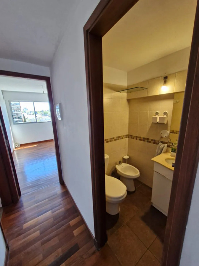 Apartamento ID.5366 - Alquiler Apartamento 1 Dormitorio Pocitos con balcón y garaje