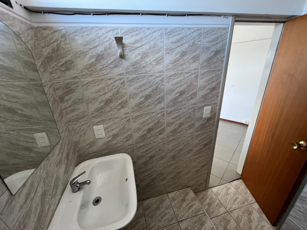 Apartamento ID.6580 - Venta con Renta Apartamento 1 Dormitorio Tres Cruces Cochera