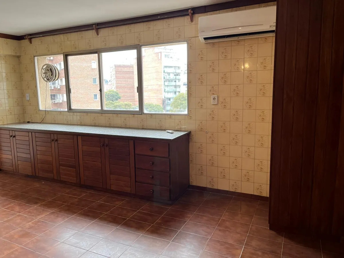 Apartamento ID.4986 - Alquiler Apartamento 4 Dormitorios Pocitos con balcon