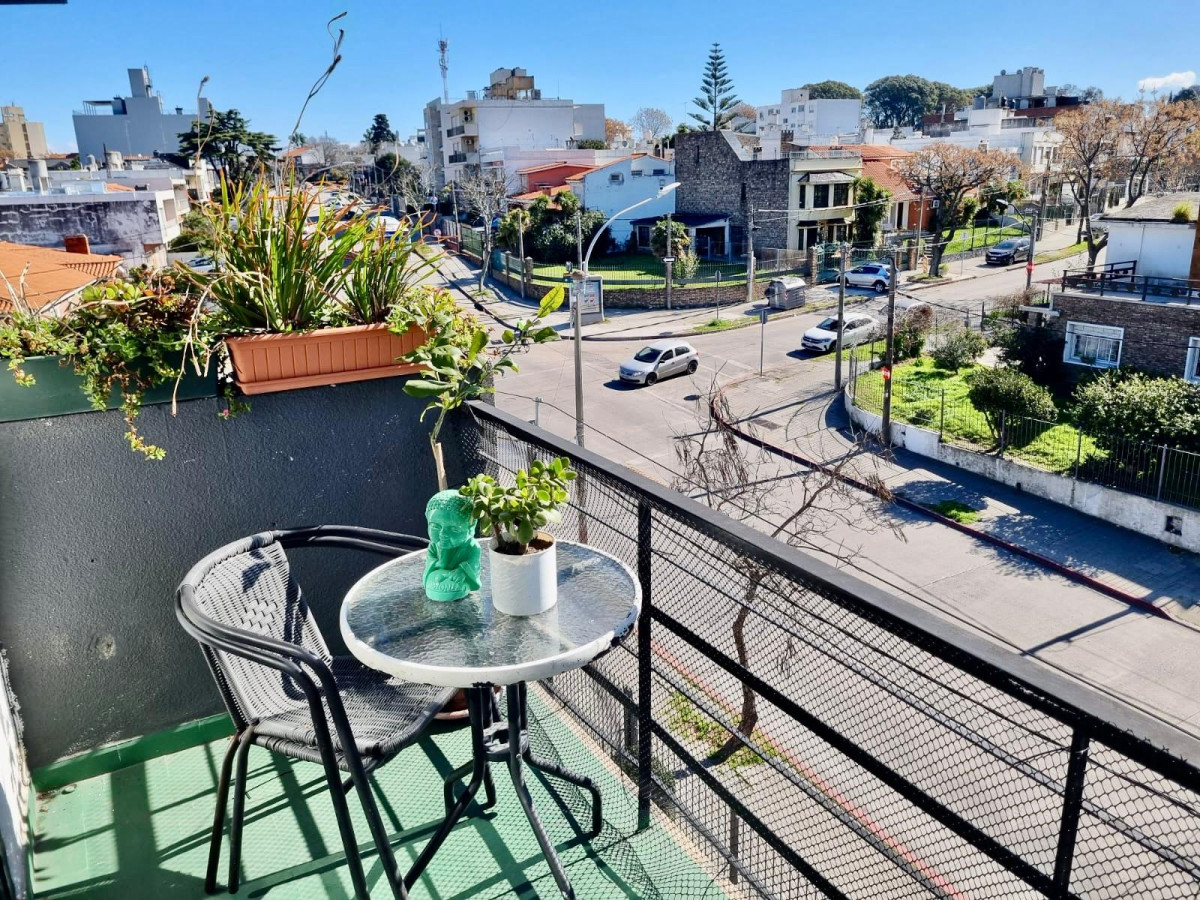 Apartamento ID.3661 - Alquiler Apartamento 2 Dormitorios Malvin Sur con Balcón