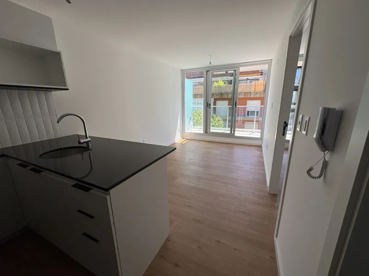 Apartamento ID.6061 - Alquiler Apartamento 1 Dormitorio Centro con balcon y garaje