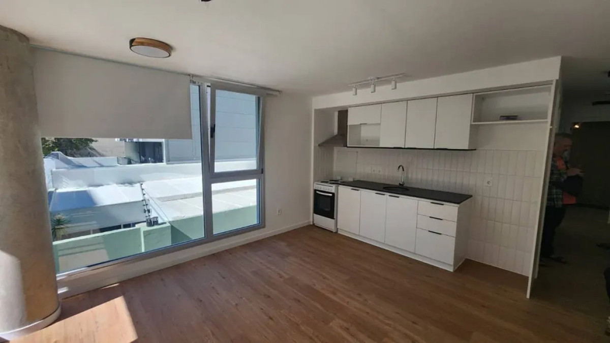 Apartamento ID.6331 - Alquiler Apartamento 2 Dormitorios Centro Balcon y Garaje