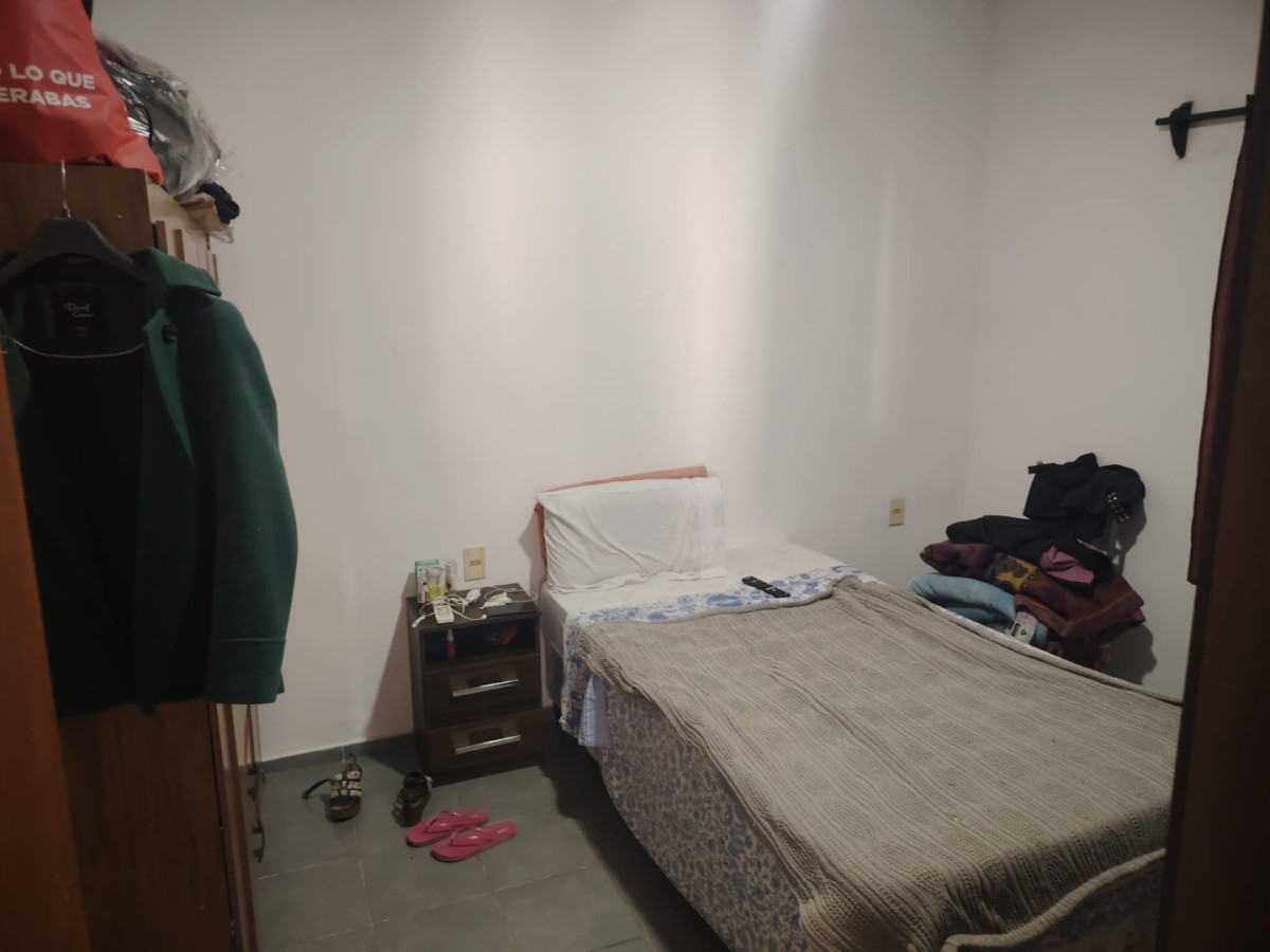 Apartamento ID.5855 - Venta con Renta Apartamento 2 Dormitorios Cerrito con patio