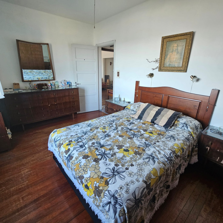 Apartamento ID.5538 - Venta Apartamento 2 Dormitorios Ciudad Vieja con balcon