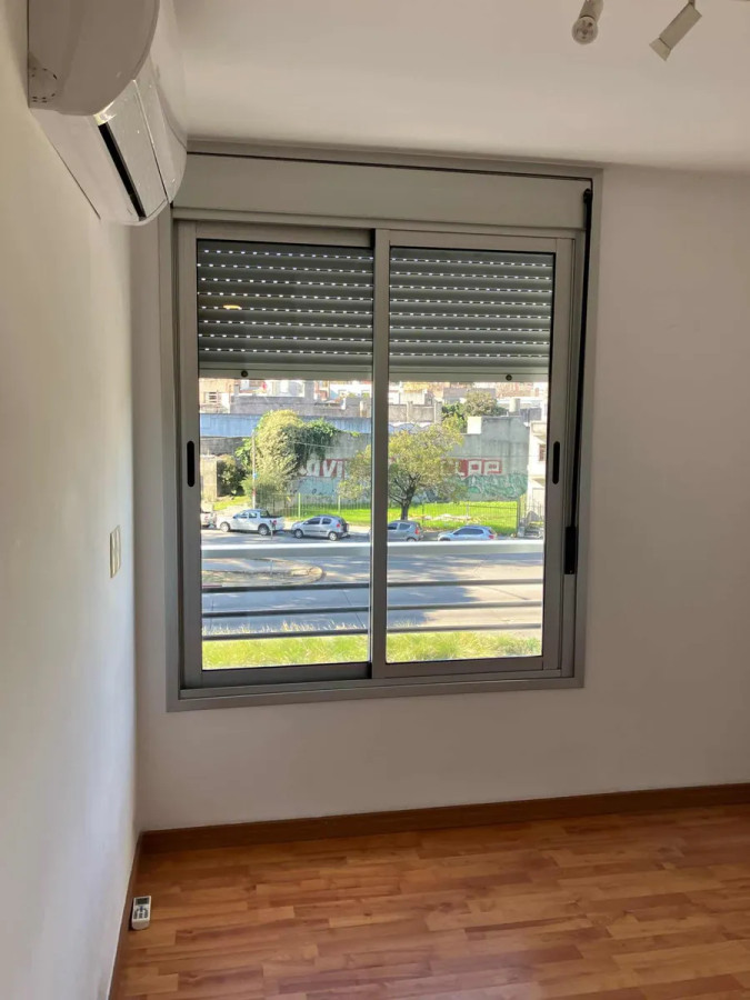 Apartamento ID.4789 - Alquiler Apartamento 2 Dormitorios Centro con balcón y garaje