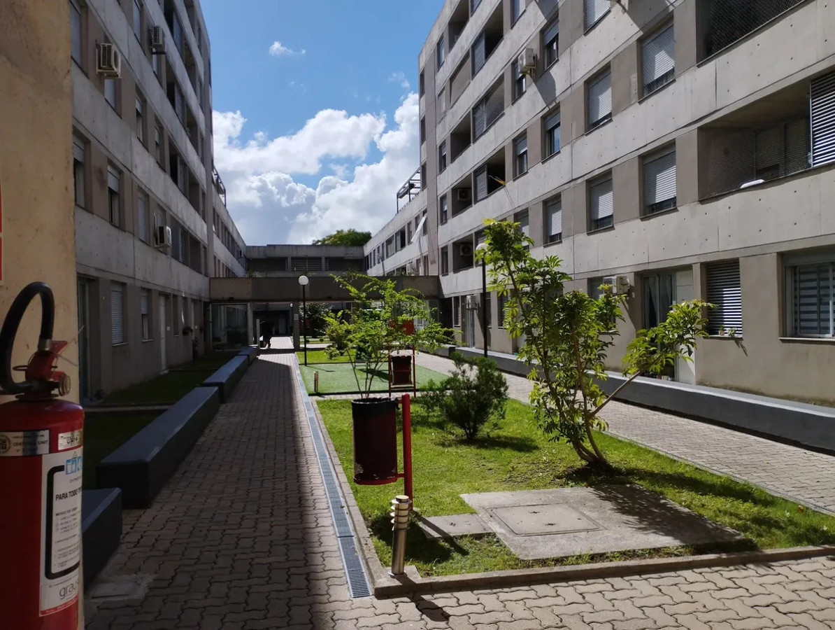 Apartamento ID.6262 - Alquiler Apartamento 1 Dormitorio Brazo Oriental con balconBarrio, Calle , Esquina Superficie Total: m2 Superficie Cubierta: m2 Precio: $ Gastos Comun