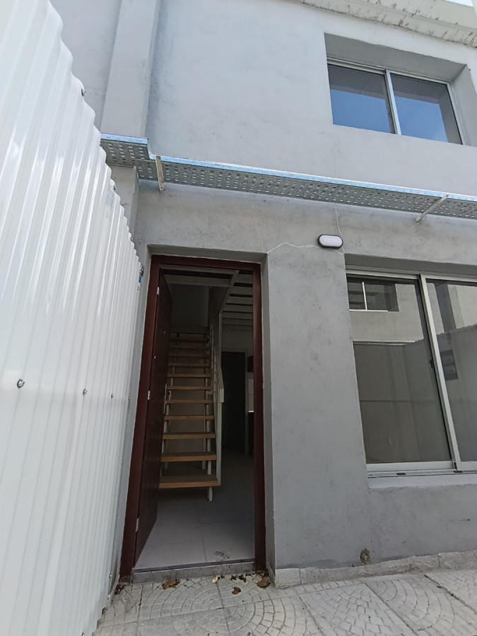 Apartamento ID.6224 - Alquiler Apartamento  Duplex 1 Dormitorio Aguada con patio