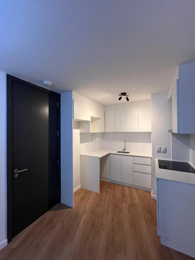 Apartamento ID.5704 - Alquiler Apartamento 1 Dormitorio La Comercial con balcon