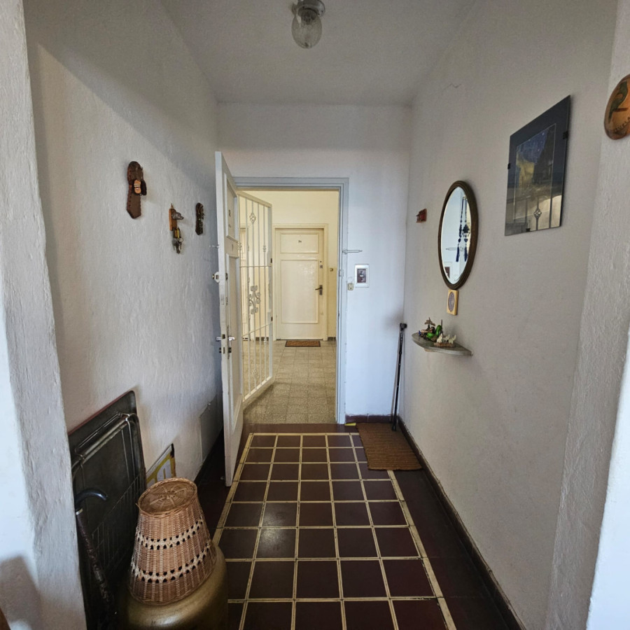 Apartamento ID.5538 - Venta Apartamento 2 Dormitorios Ciudad Vieja con balcon