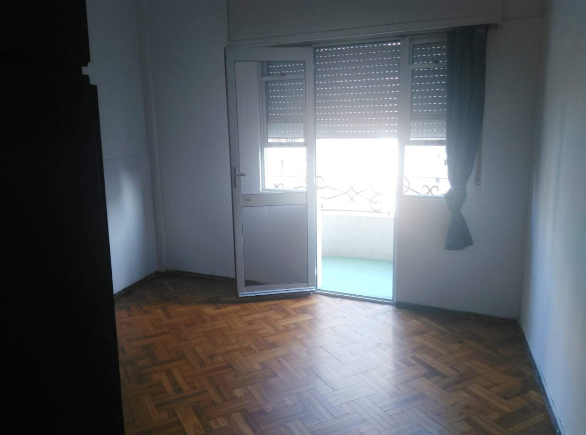Apartamento ID.6470 - Venta con Renta Apartamento 2 Dormitorios Cordón con balcon