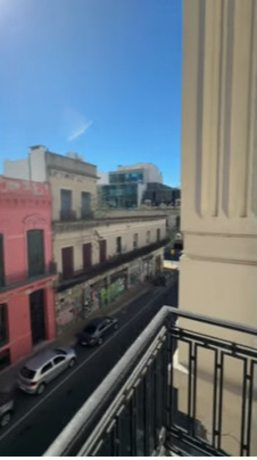 Apartamento ID.5209 - Alquiler Apartamento 2 Dormitorios Centro con Balcon 